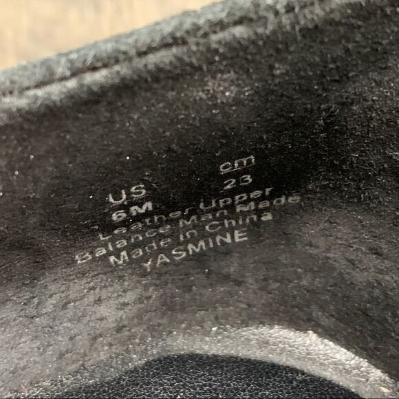 Bleeker and Bond Yasmine Black Suede Pumps Metallic Block Heel Size 6 - Picture 9 of 9